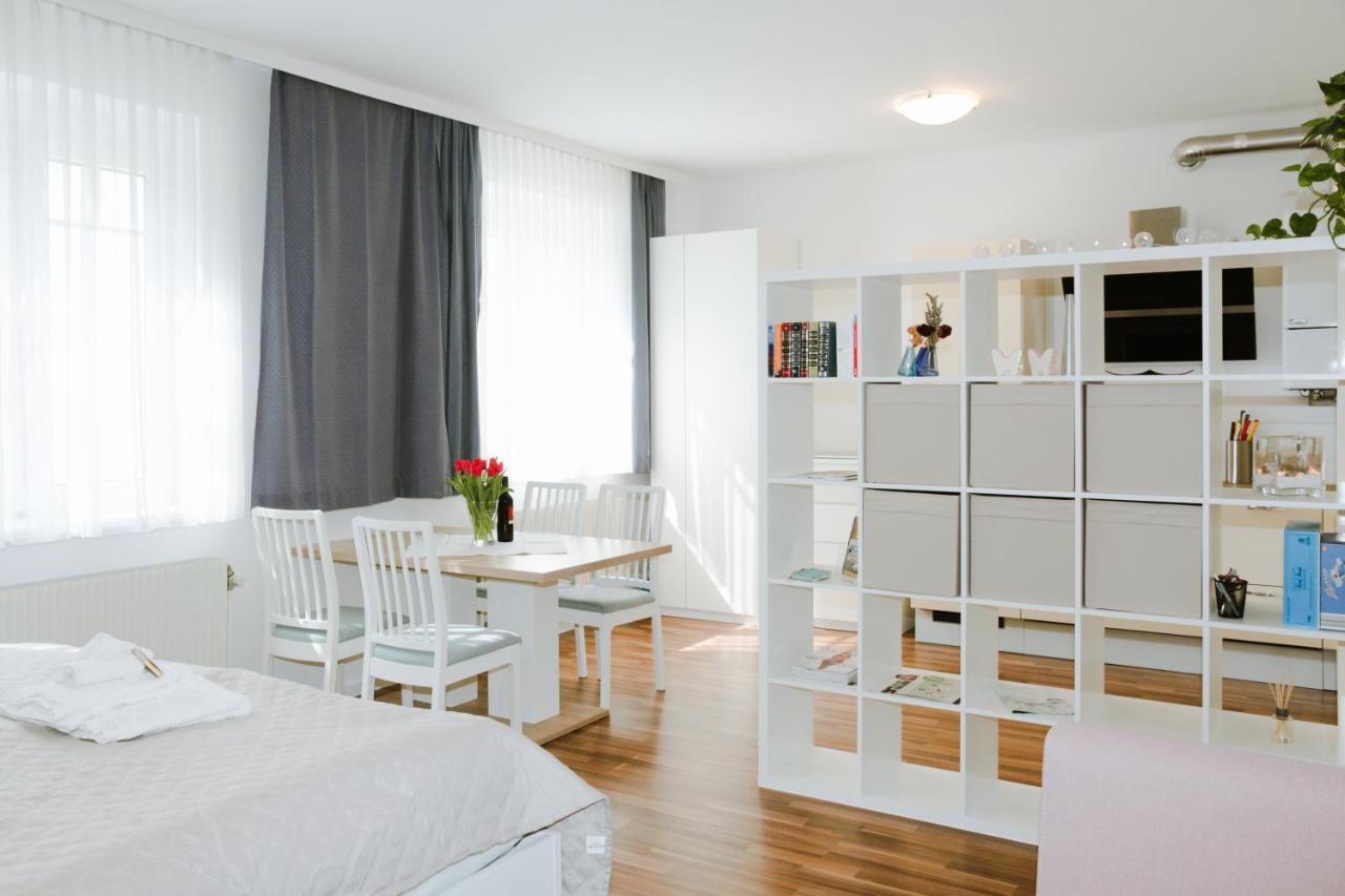 Ferienwohnung In Der Fussgaengerzone Gartenblick - Studio Apartment Eisenstadt Exterior photo
